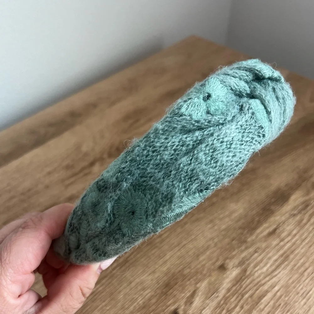 Green cotton gauze headband with flower embroidery